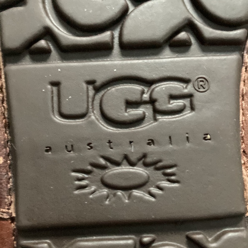 UGG Slippers - Picture 10 of 10